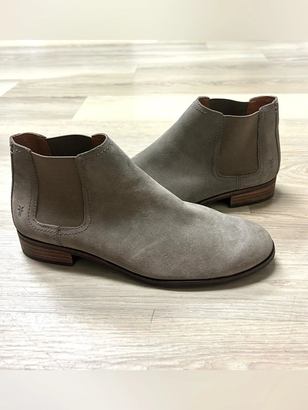 Frye Ankle Booties Chelsea Suede Women Sz 9M Taupe Pull On Boots Boho Minimalist